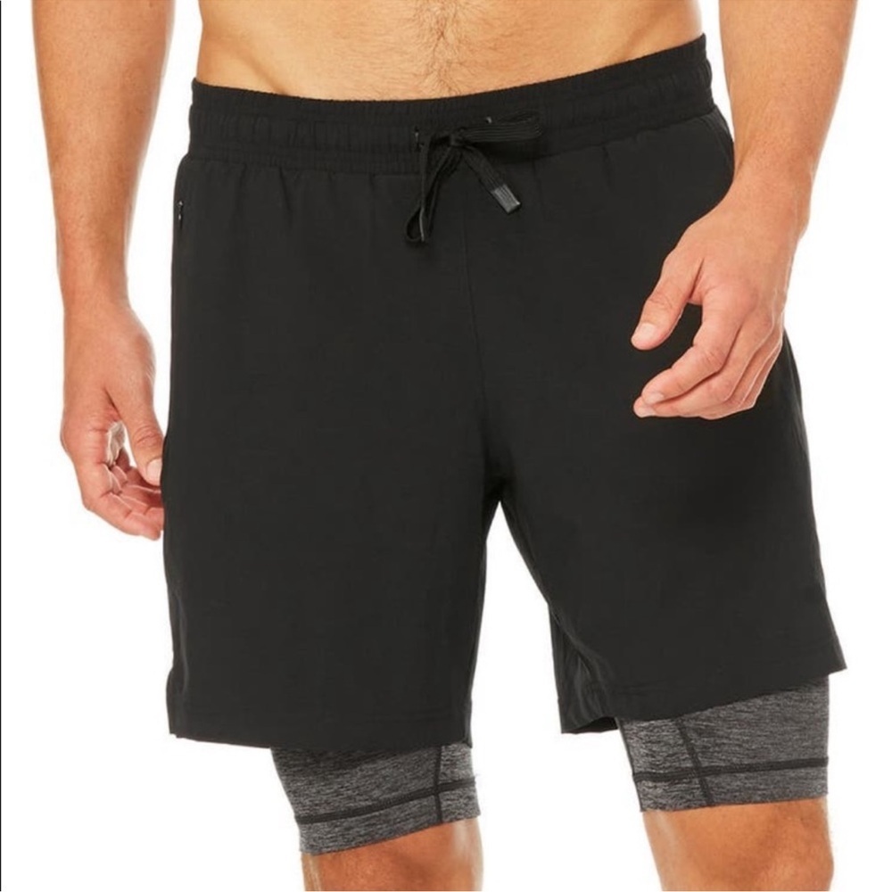 ALO Yoga Men's Black unity shorts - Picture 3 of 15